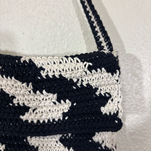 Wild Fable Crochet Cream Black Chevron Print Shoulder Bag - Picture 4 of 5